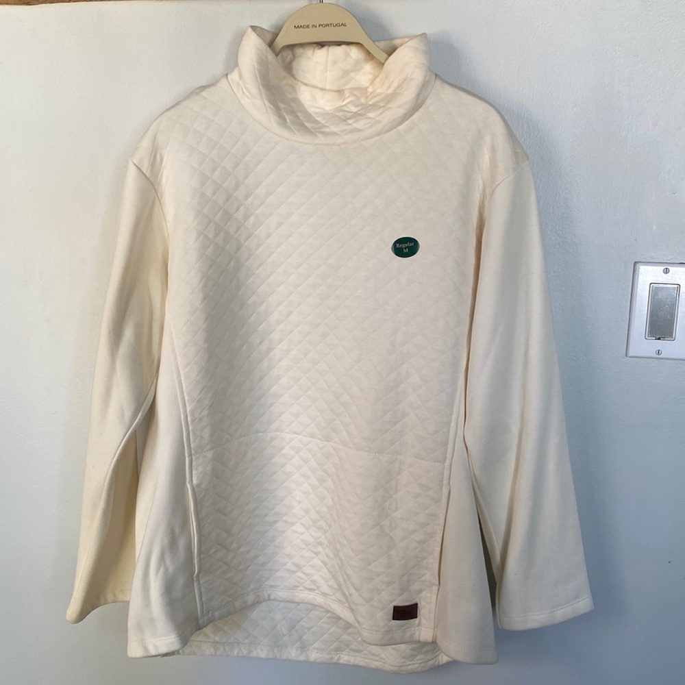 NWOT quilted turtle neck sweatshirt.